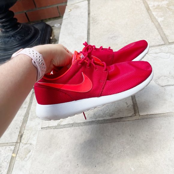 ✨ Two Tone Red Roche Running Shoes | Nike - Picture 4 of 6